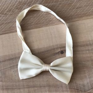 Satin bow  NWOT. Cream/Camel.